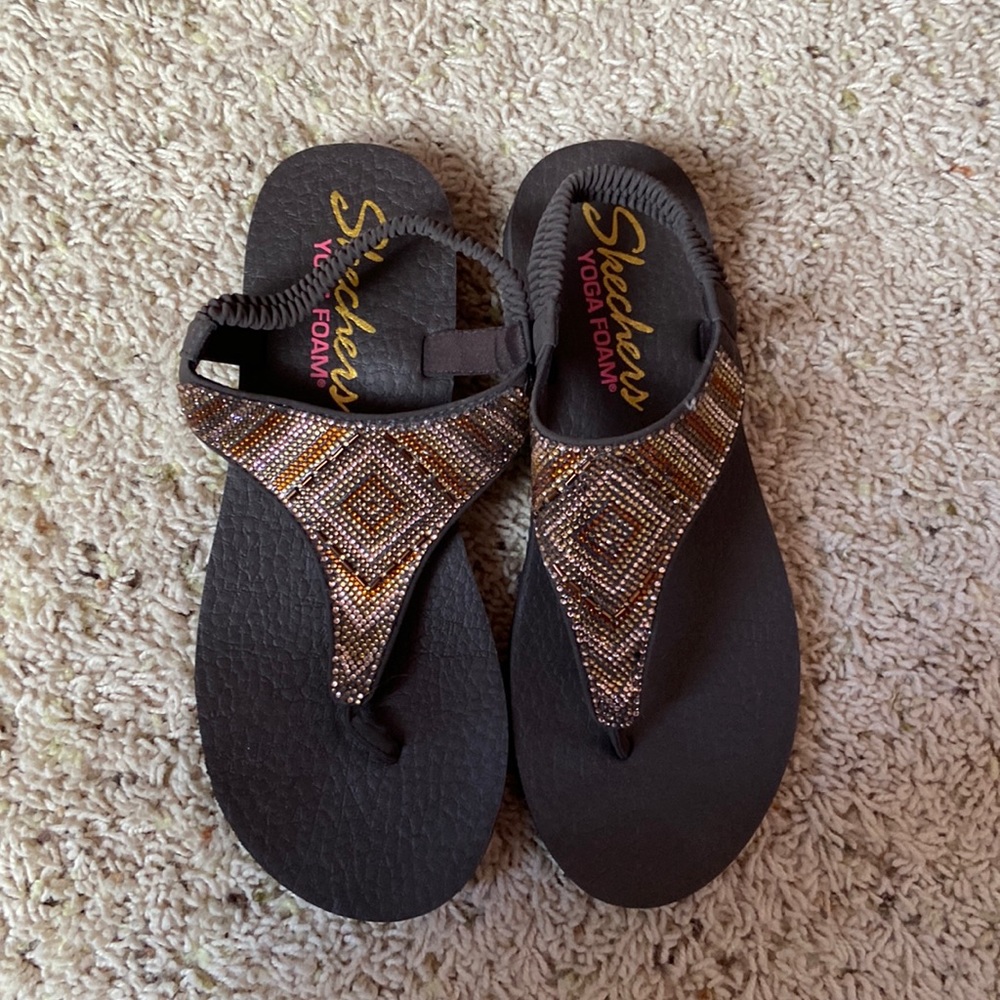 Sketchers yoga foam sandals